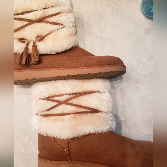 Gorgeous fur lined (inside and out) ankle boots. Never worn. Great condition. - Picture 3 of 8